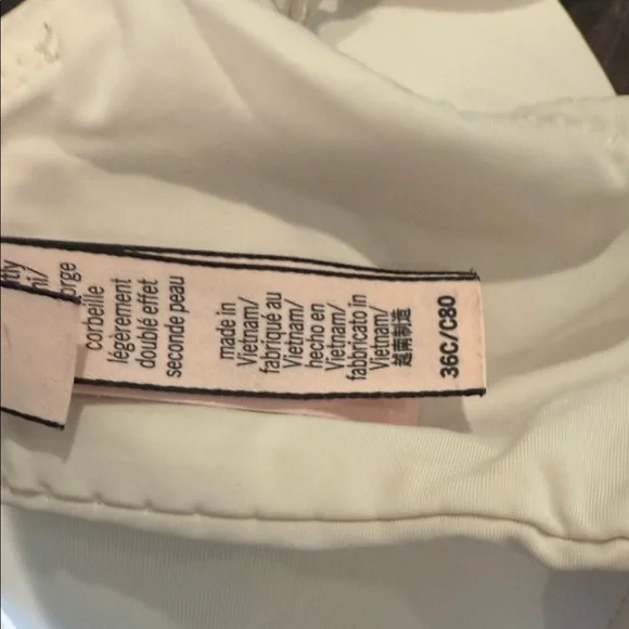 Victoria's Secret Black and Cream Bras - Picture 3 of 3